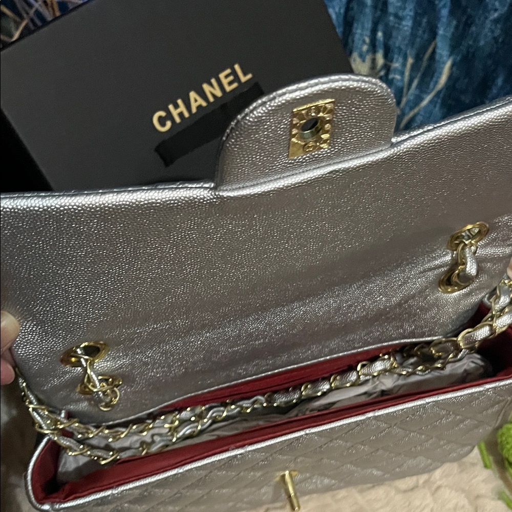 nwt Metallic Silver Quilted Shoulder Bag - Picture 5 of 7